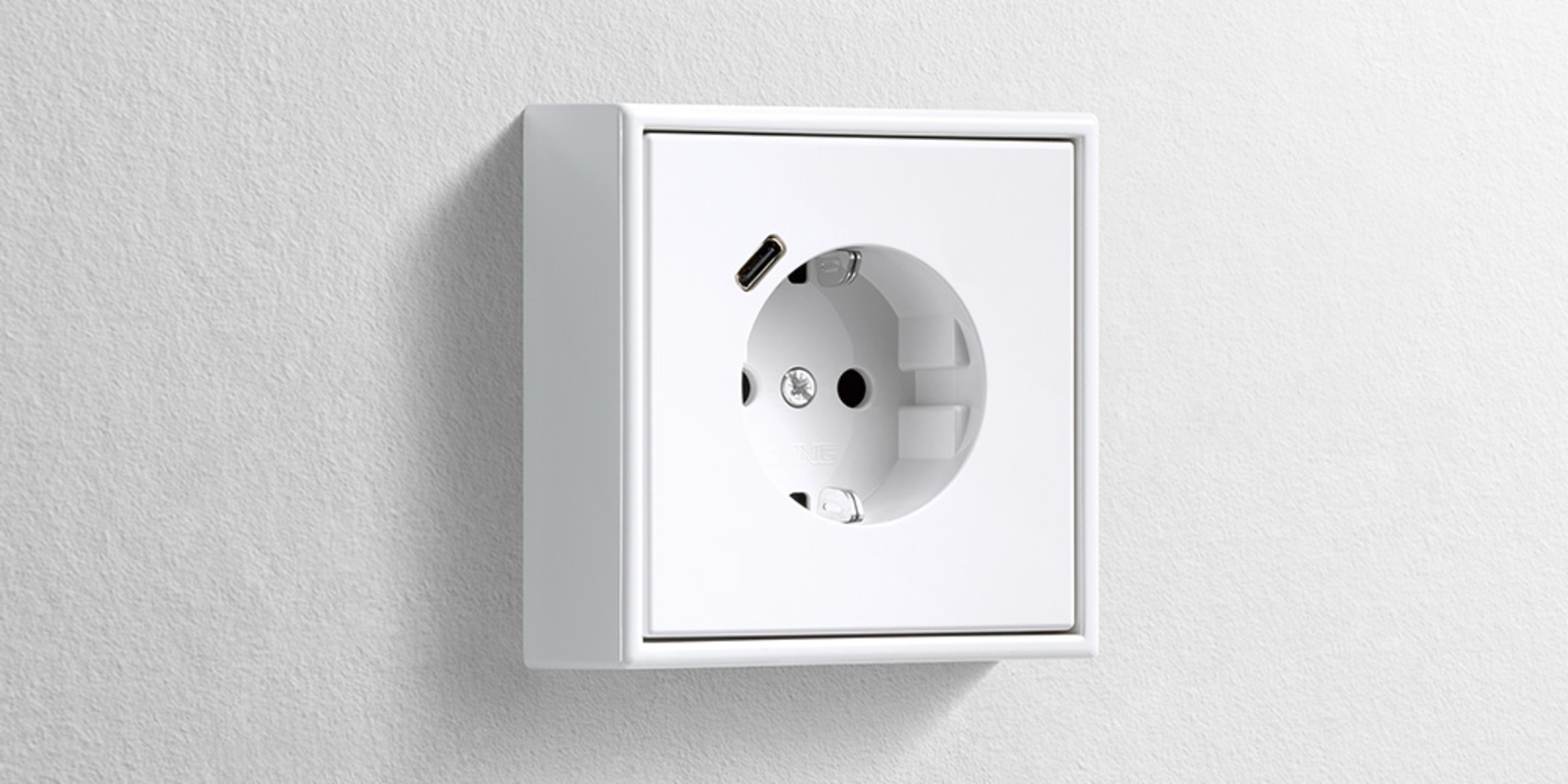 Erweiterter Anschlussraum für die Nachrüstung bei EMELTEC Elektrotechnik in Pyrbaum